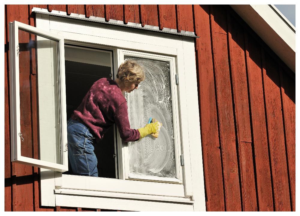 Fönsterputsning – ett äkta vårtecken.