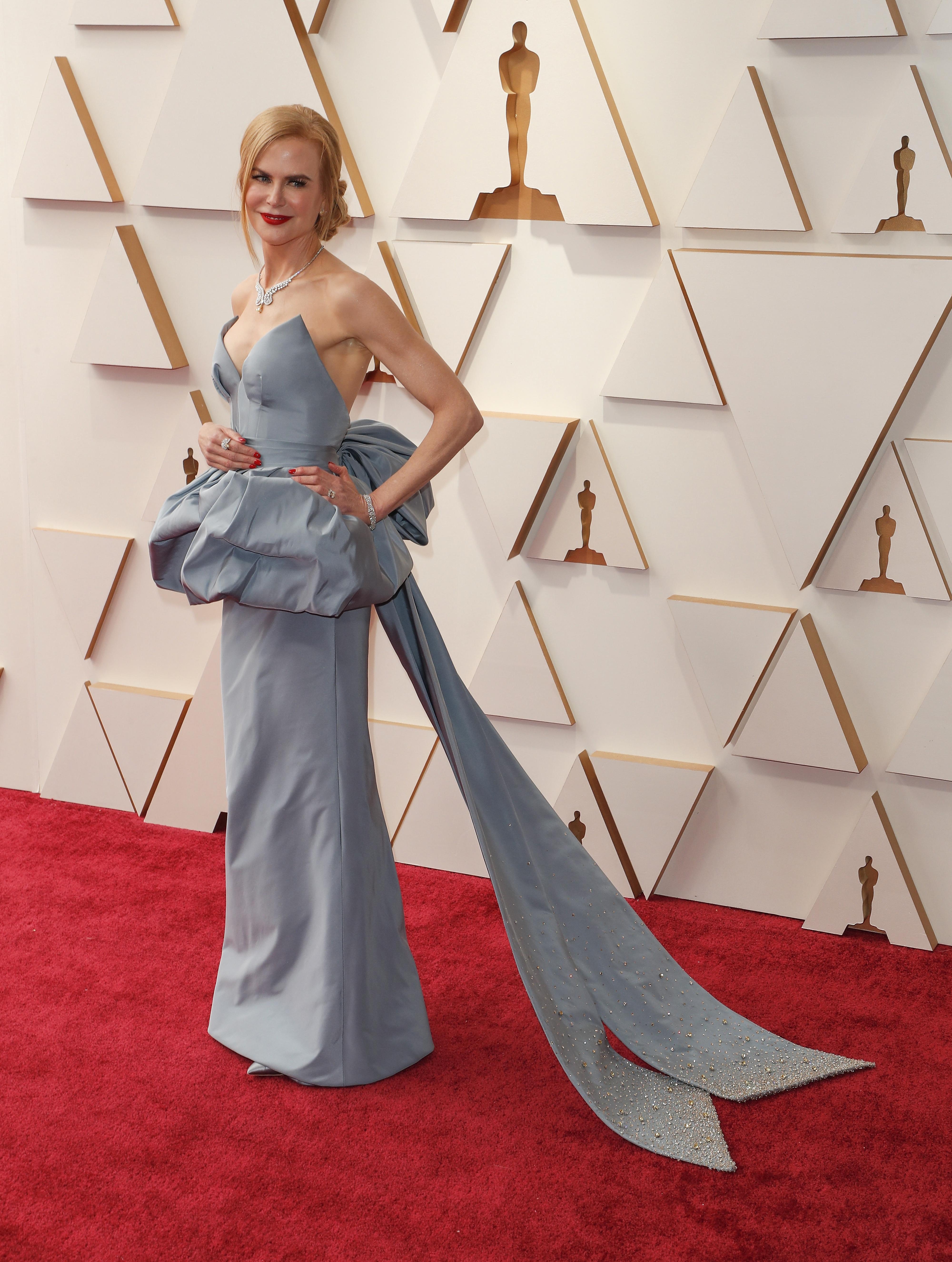 SPESIALLAGET: Nicole Kidman i en kjole fra Armani Privé i en spesiallaget blånyanse. 