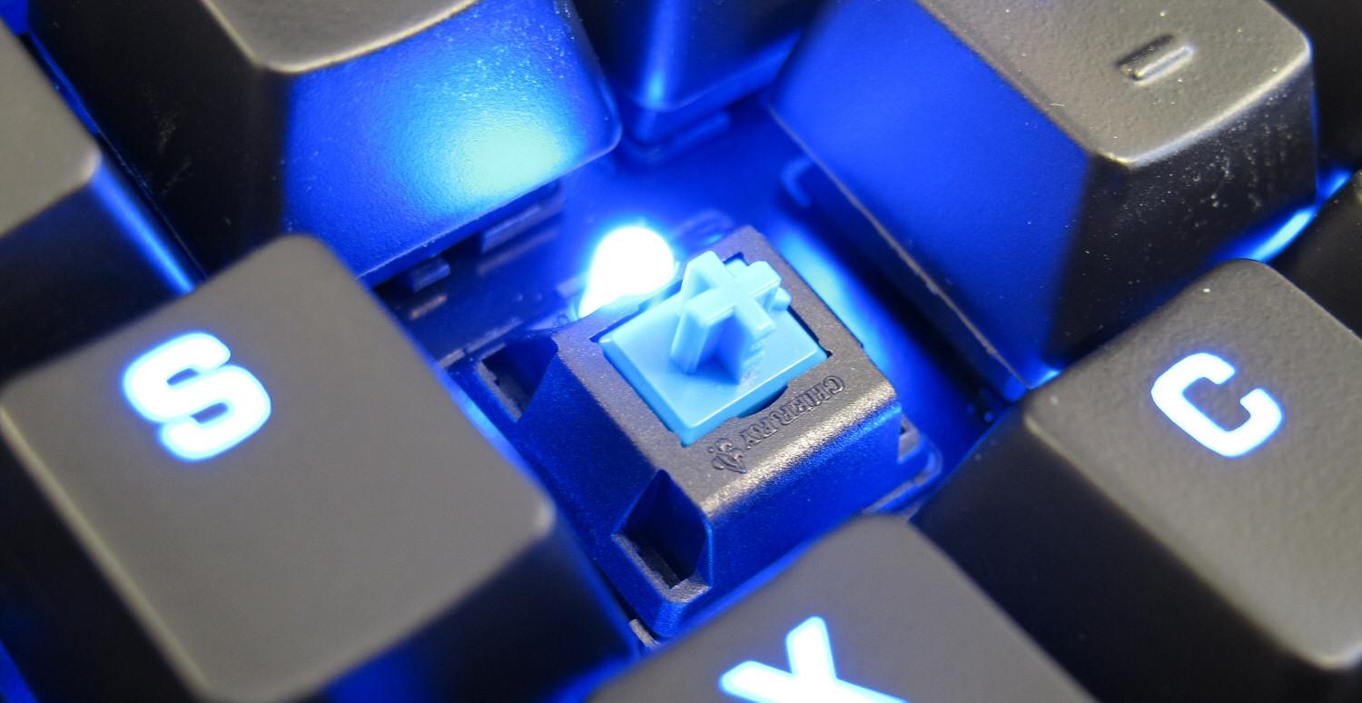 Mekanisk bryter Cherry MX Blue. Og en blå LED.