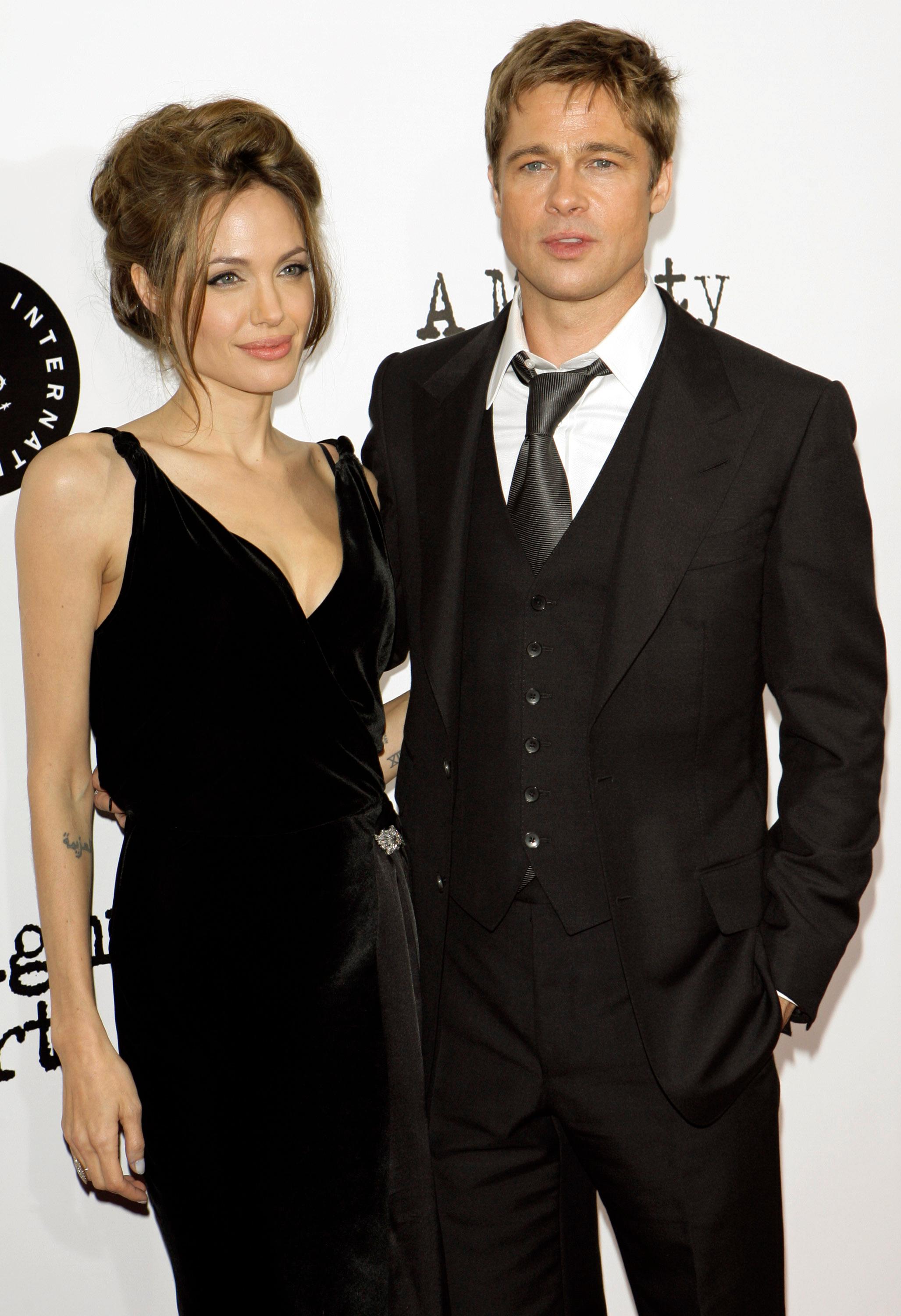 MATCHER I SORT: Å matche med partneren sin er populært i Hollywood, og Brad og Angelina gjorde nettopp det i 2007. 