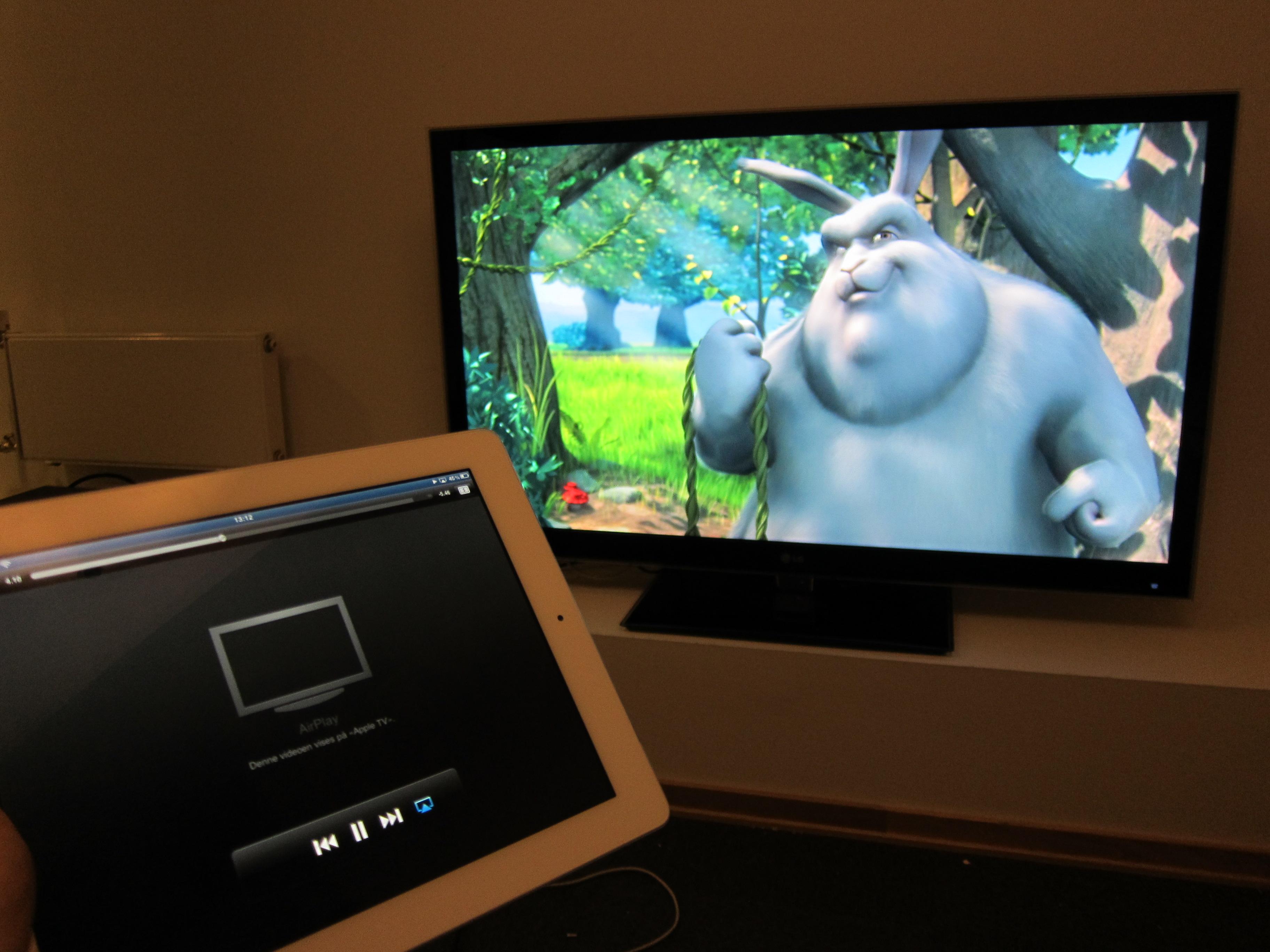 Det er fortsatt lekende lett å bruke Airplay til å spille av videoer til TV-en.