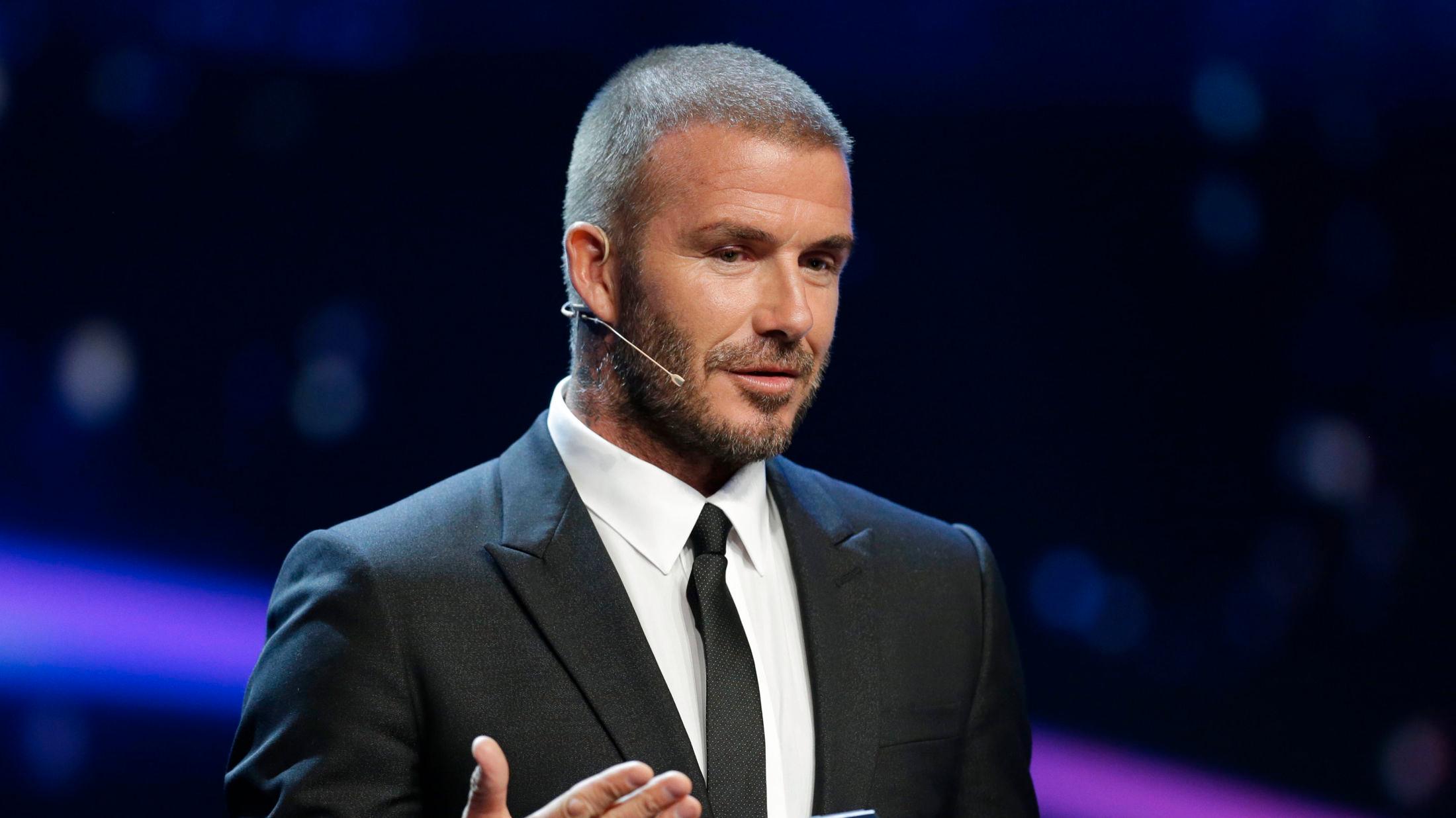 IKKE FØRSTE GANG: David Beckham har gått for maskinklipp flere ganger, som her i 2018. Nå har corona-krisen fått «Becks» til å finne frem maskinen på nytt. Foto: Claude Paris, AP / NTB Scanpix