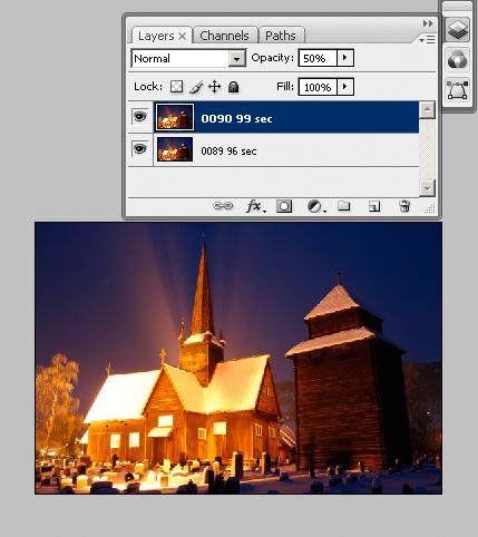 Image averaging i sin enkleste form – to (nesten) like eksponeringer, lagt sammen til ett bilde ved hjelp av lag og opasitet i Photoshop (CS3).