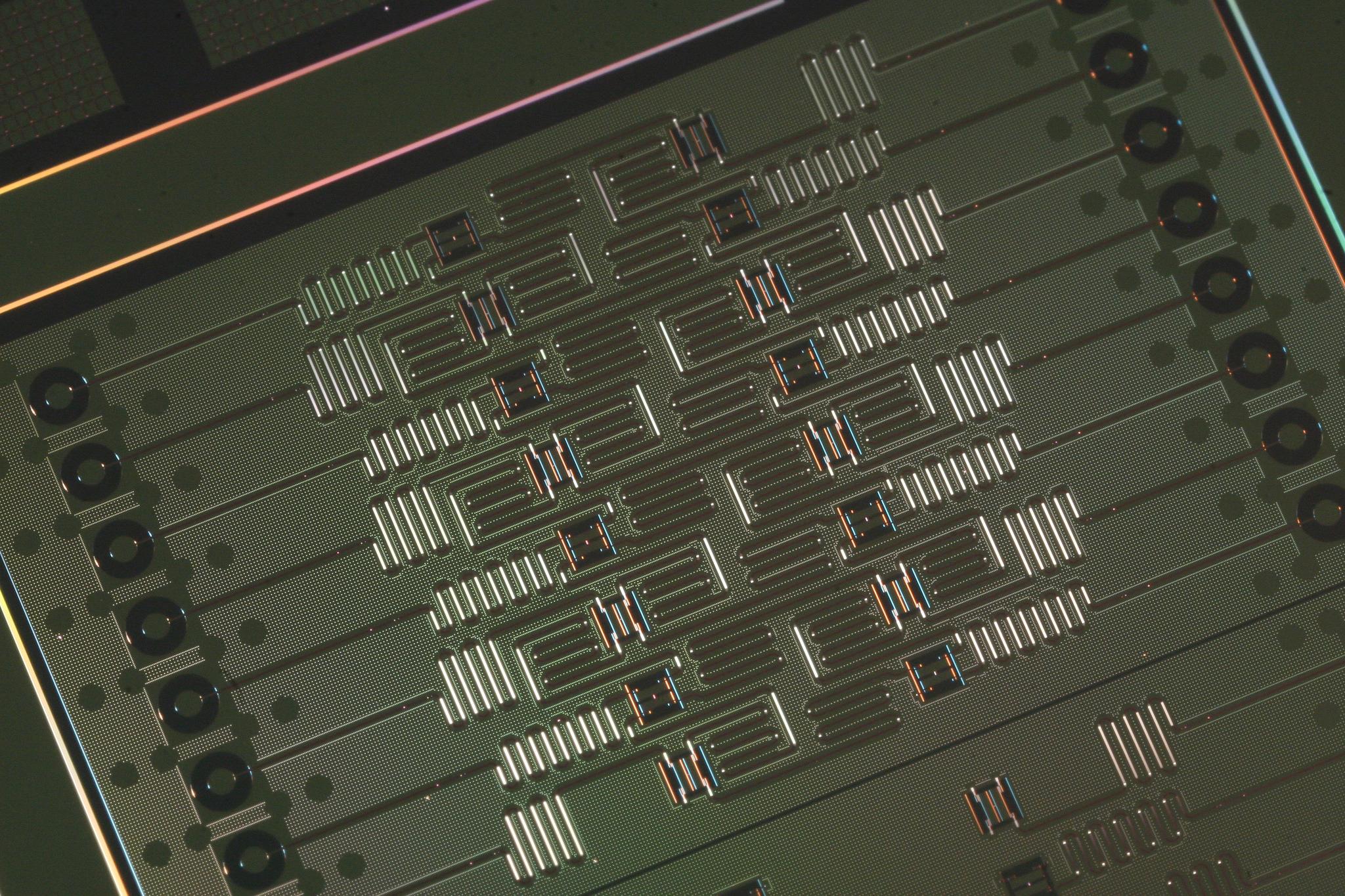 Dette er den nye 16-qubits kvanteprosessoren til IBM.