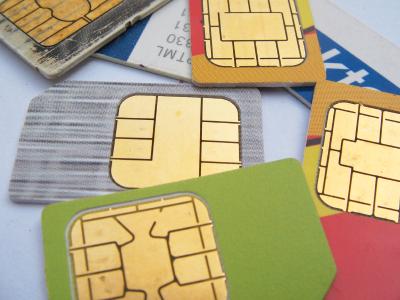 Du kan stikke til nærmeste forhandler og kjøpe et SIM-kort for å ringe i konkurrerende mobilnett.