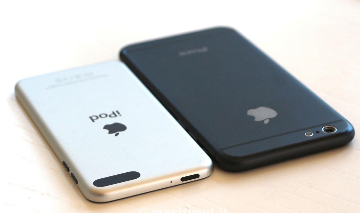 Det italienske nettstedet Macitynet har laget denne «mockup-en» av iPhone 6 (til høyre) ved siden av en iPod Touch.Foto: Macitynet.it