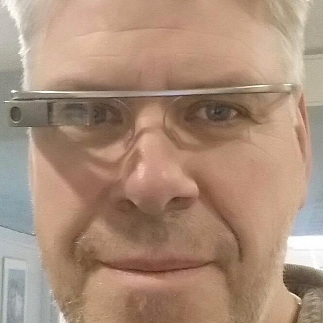 Kollega Espen Swang tester ut Google Glass ved en tidligere anledning.Foto: Espen Irwing Swang, Tek.no