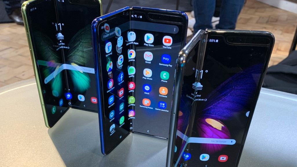 Samsungs Galaxy Fold brettes innover og har en ekstra skjerm på utsiden.