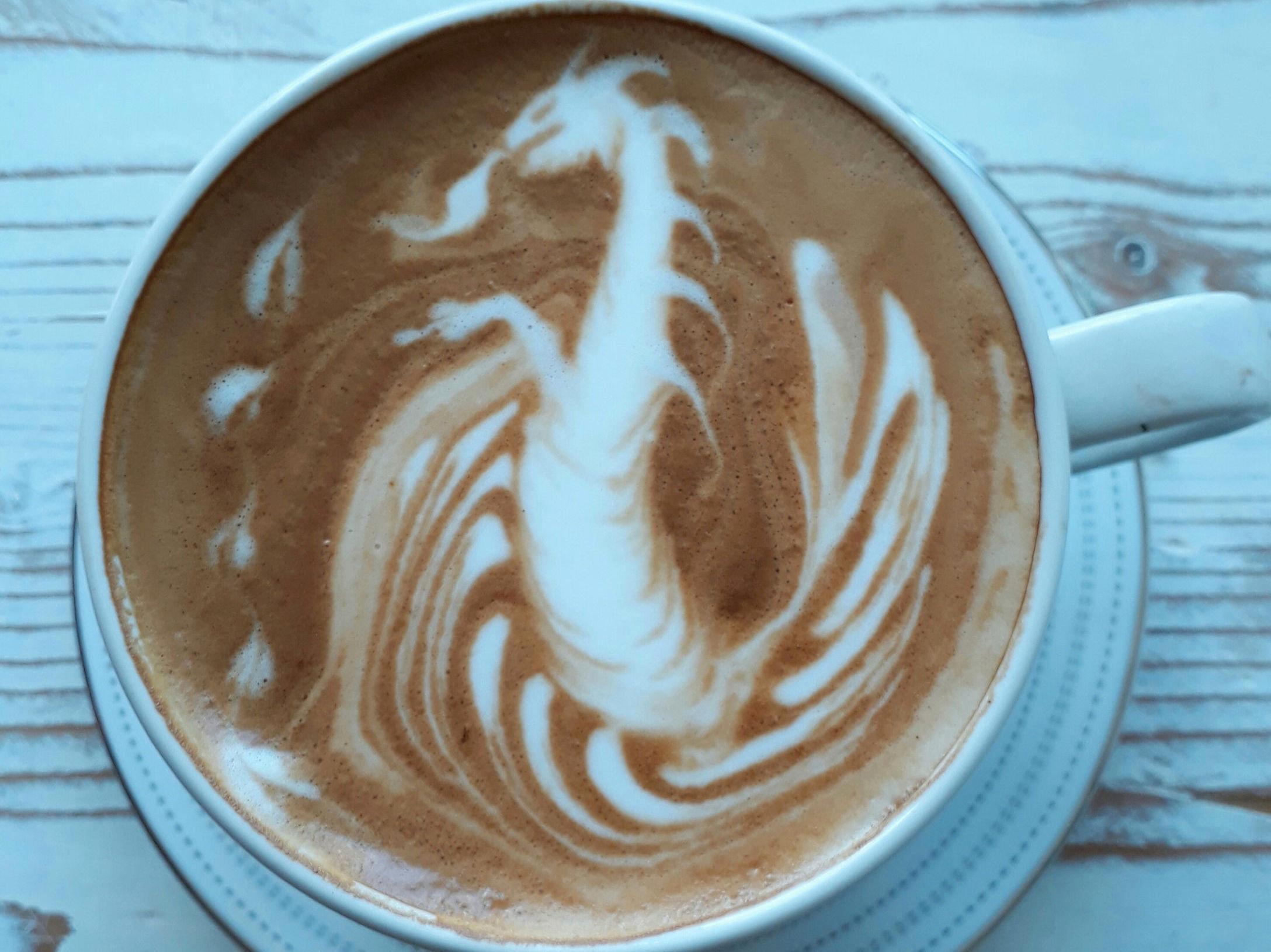 KAFFESPRUTENDE: - Kundene liker dragene veldig godt, forteller Palella om Game of Thrones-kaffen han serverer. Bildene av kaffekunsten legger han ut på Instagram-kontoen sin. Foto: Giuseppe Alessandro Palella