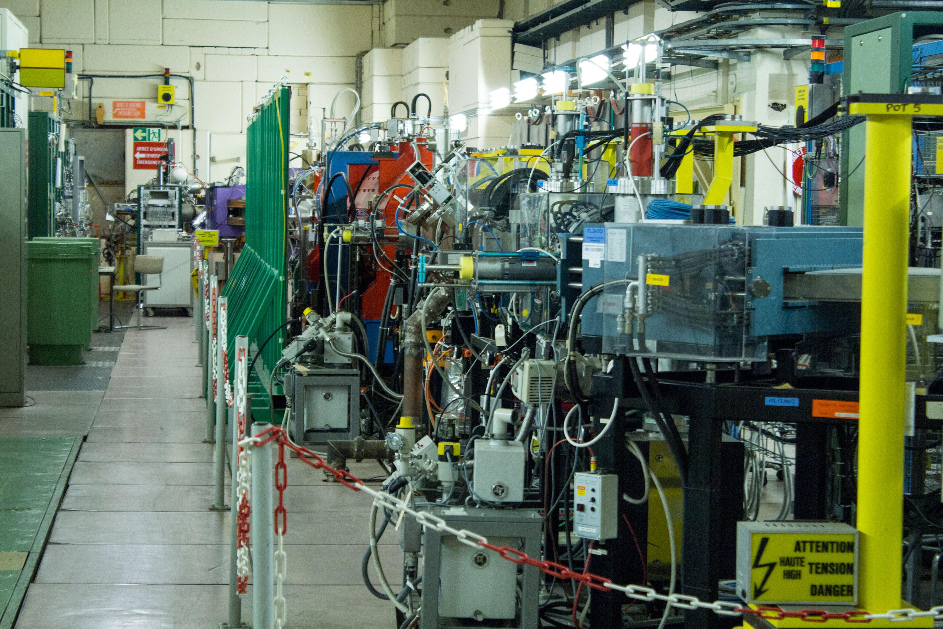 Mens Linac 2 fyrer av protoner fra hydrogen, er Linac 3 maskinen du vil ha om det er blykjerner det du vil akselerere.Foto: Varg Aamo, Hardware.no