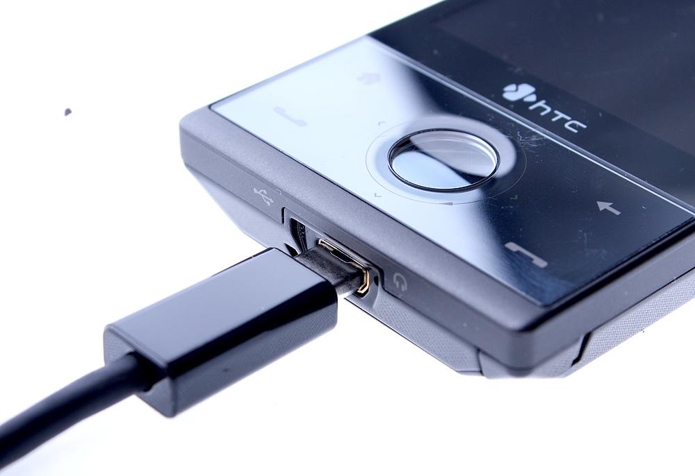 USB-utgangen brukes også til håndfritilkobling.
