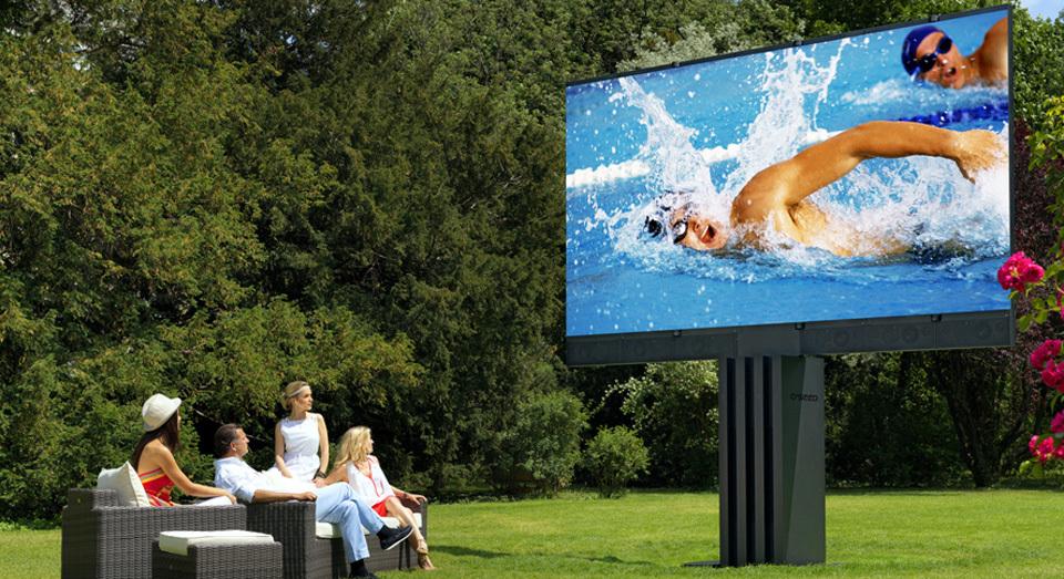Verdens største utendørs-TV ble lansert av C Seed allerede i 2011.