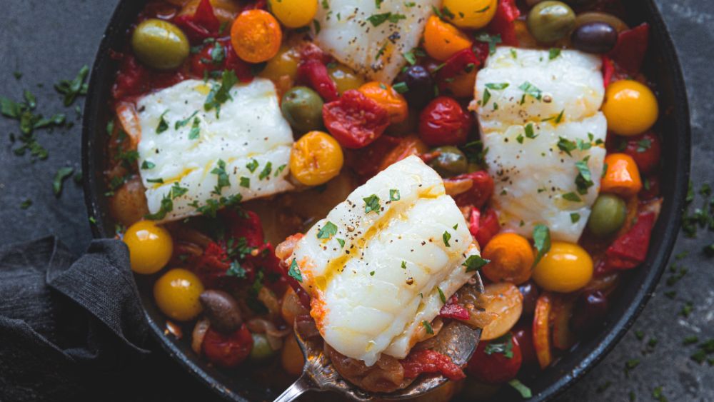 Lättrimmad torsk med tomater och oliver