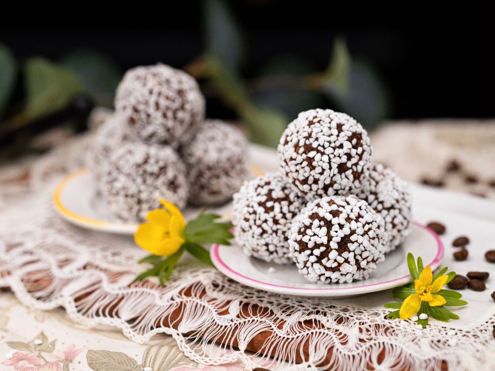 Klassiska chokladbollar med kokos eller pärlsocker