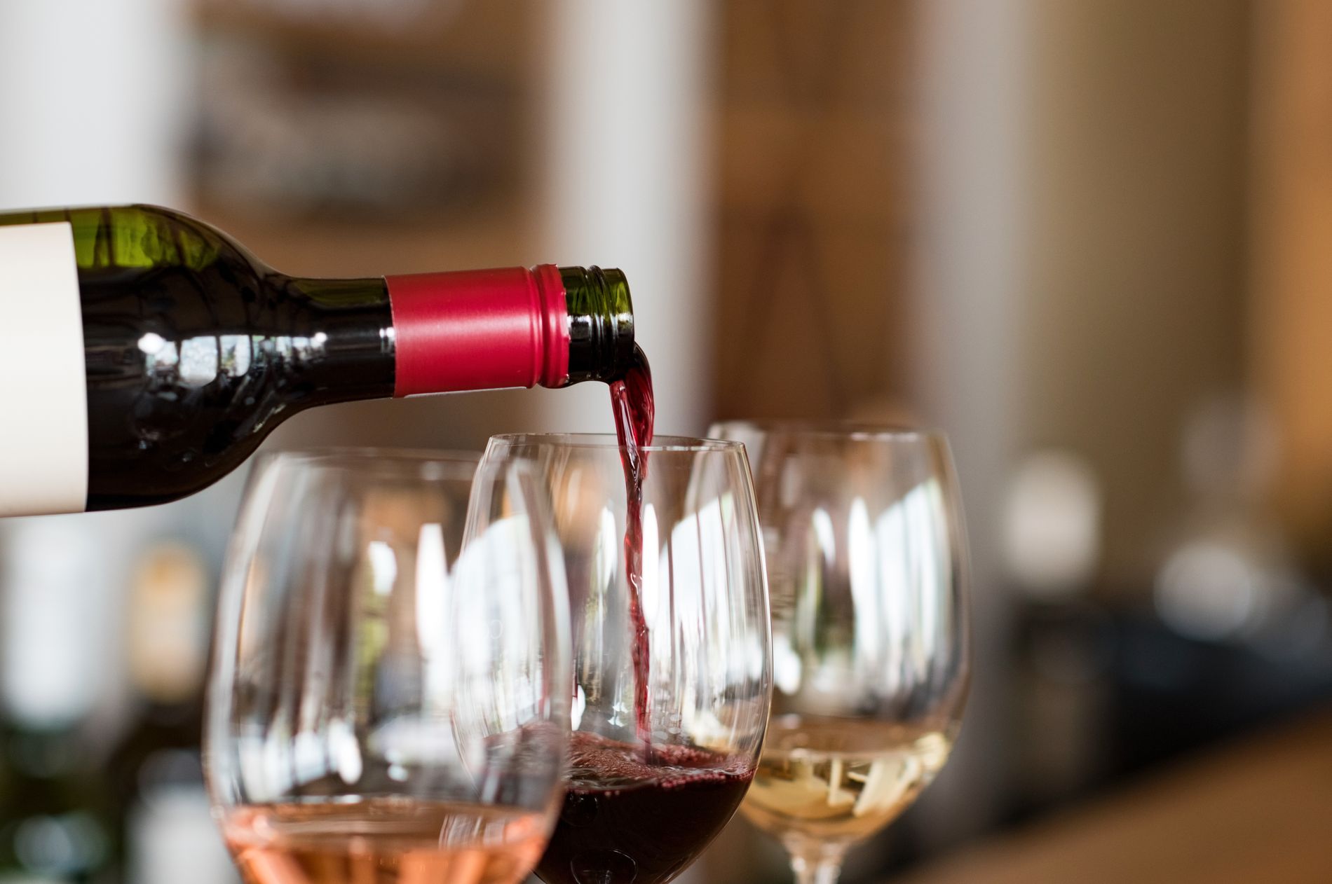 Beroende på hur mycket vin du häller i glaset så påverkas smaken och doften. 