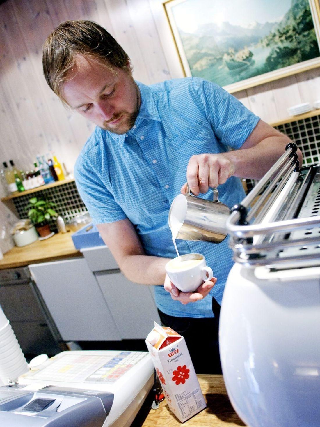EKSPERT: Rasmus Astrup Helgebostad er tidligere norgesmester i baristakunst og har selv eksperimentert med kaffe og øl. Foto: Henning Carr Ekroll/VG