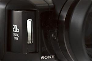 Blitsen på Sony HC9 flippes automatisk ut.