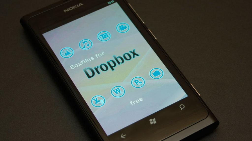 Du kan bruke telefonen mot SkyDrive, eller du kan hente filer fra Dropbox via en gratisapp du finner i telefonen applikasjonsbutikk.