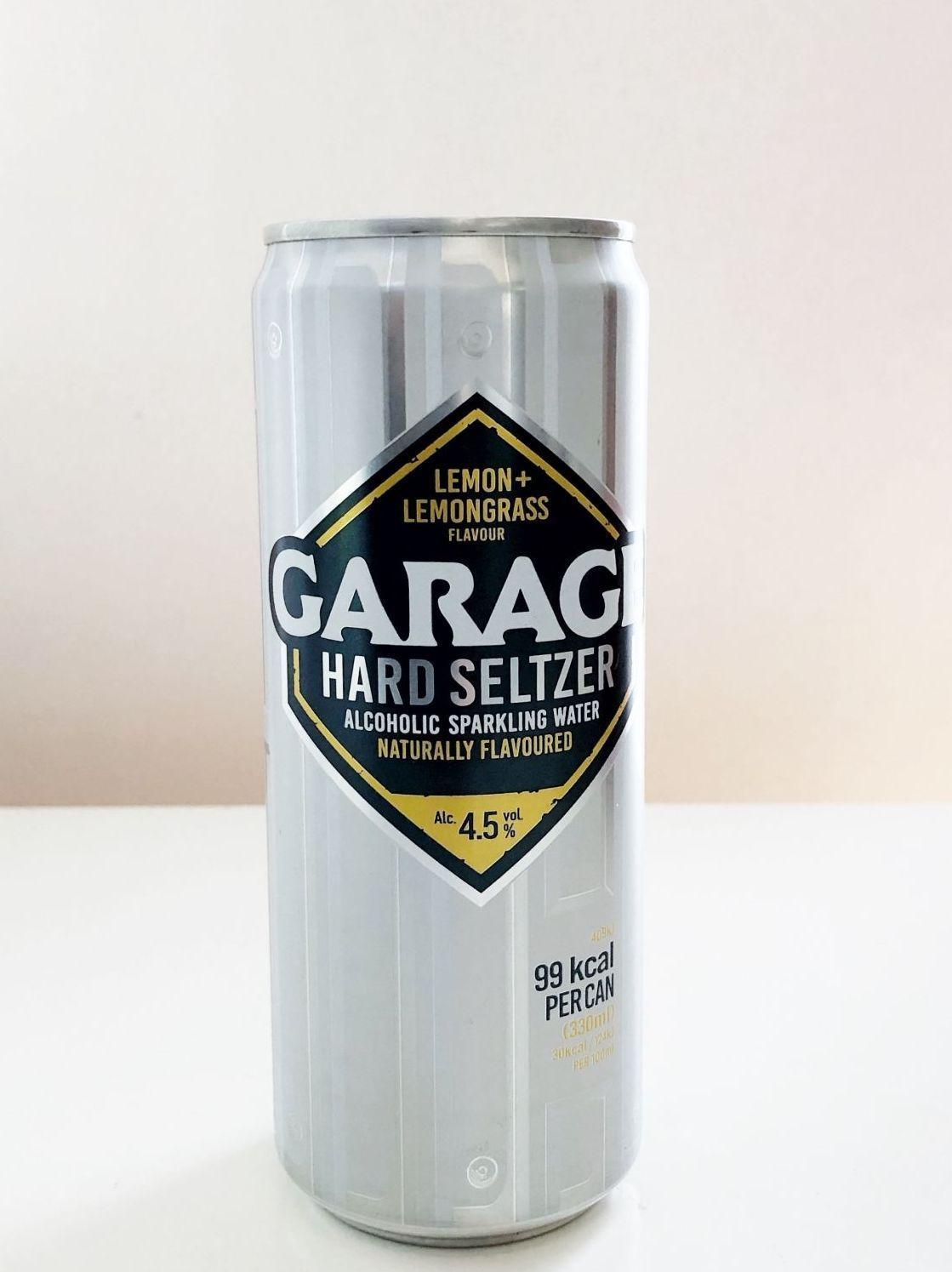 HARD SELTZER: Garage, lemon + lemongrass.
Foto: Tjodunn Dyrnes
