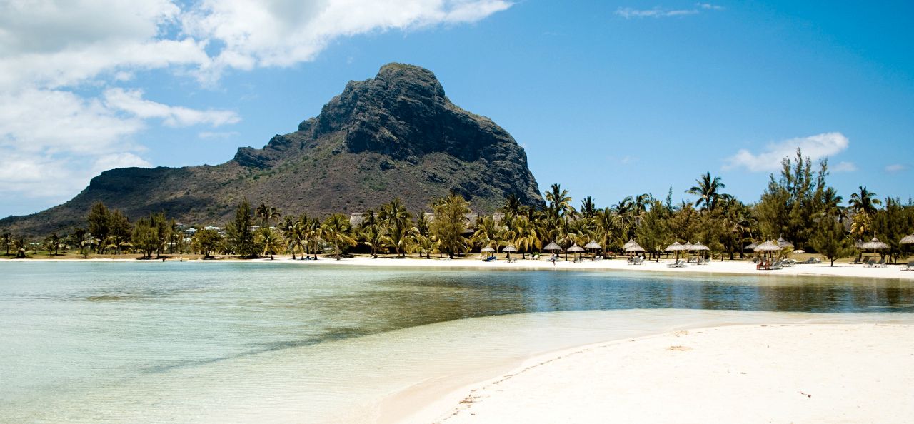 BEDRE ENN PÅ BILDENE: Mauritius’ hvite sandstrender og krystallklare vann er enda finere i virkeligheten, ifølge Katrine Parker.