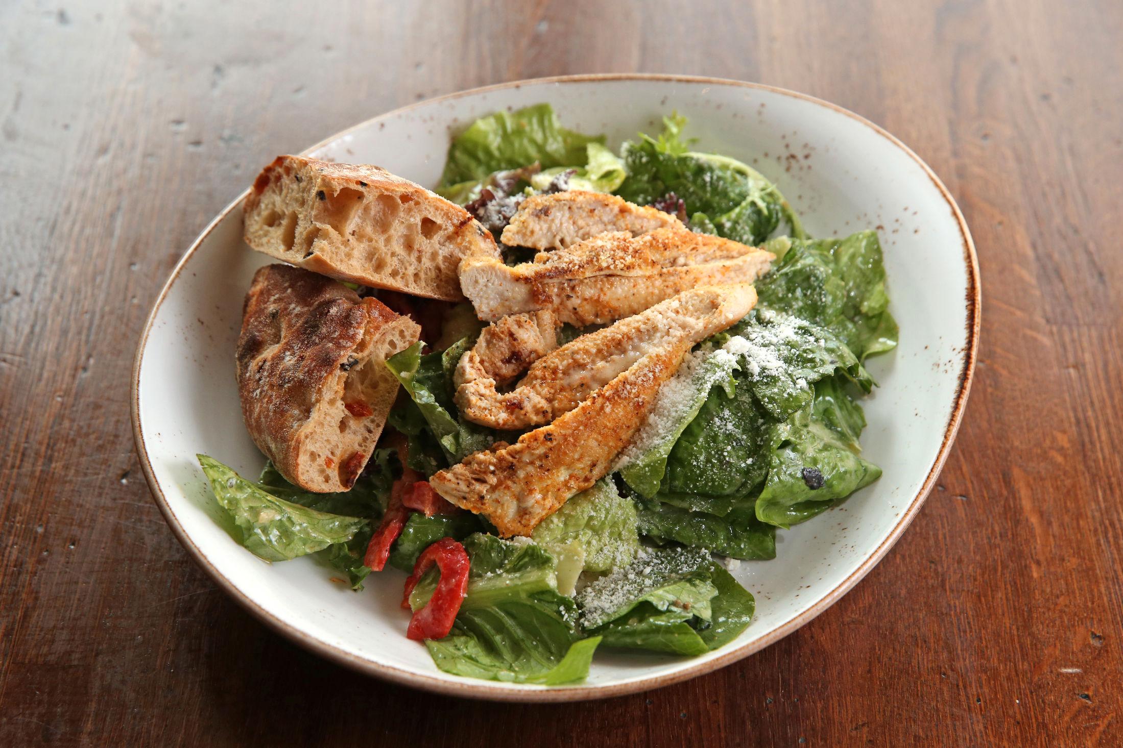 GREI SALAT: Caesar-salaten var helt grei, mener VGs restaurantanmelder. Foto: Trond Solberg/VG
