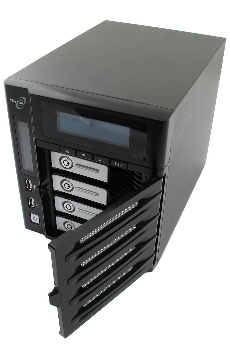Thecus N4200, med plass til fire harddisker og mulighet for RAID 5.