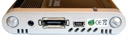 Dette kabinettet med USB 2.0 og eSATA må hente ekstra strøm fra en USB-port når eSATA skal brukes.