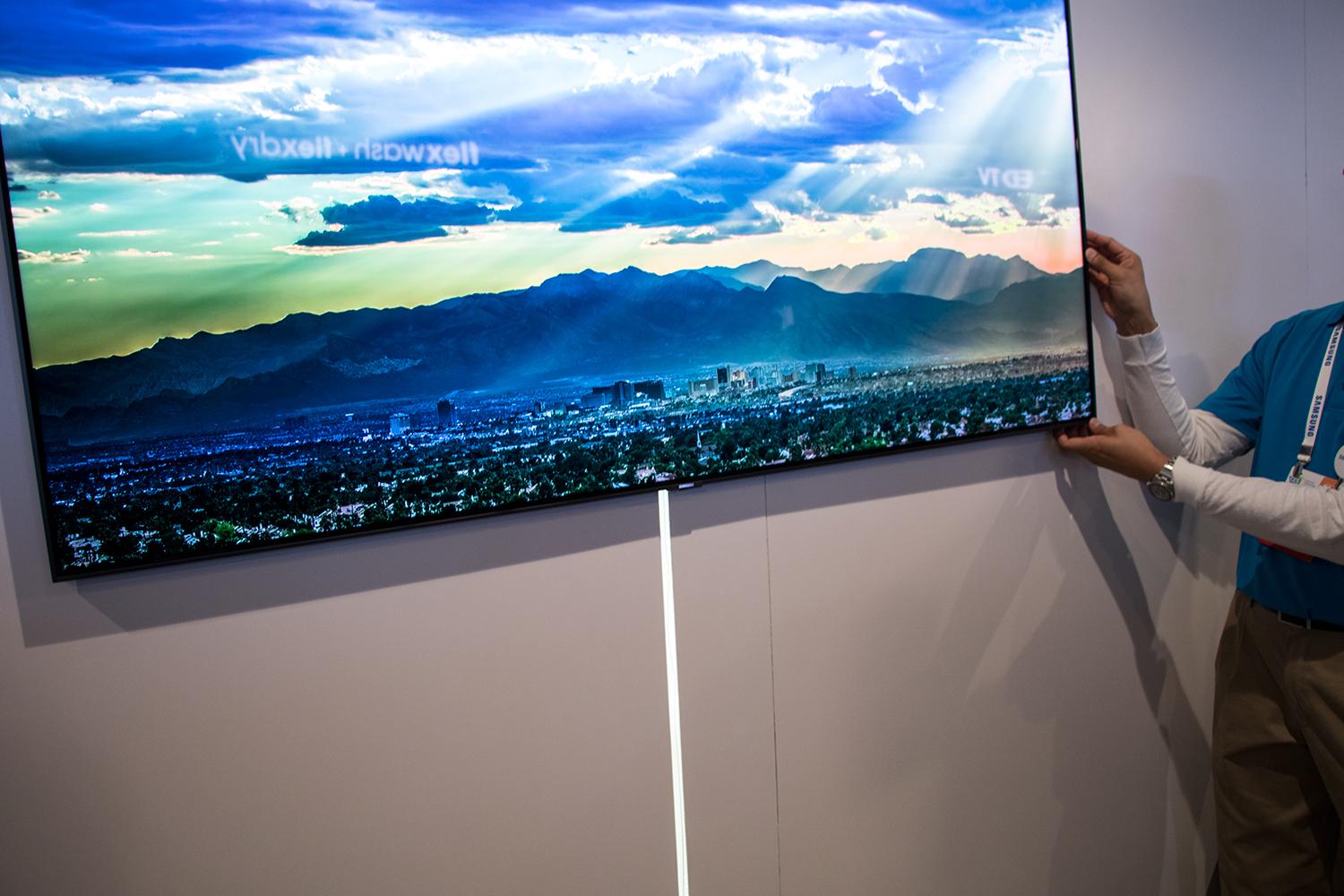 Utseende er viktigere enn noensinne. Samsungs nye TVer skal fremstå som et maleri, og kan vippes til siden!