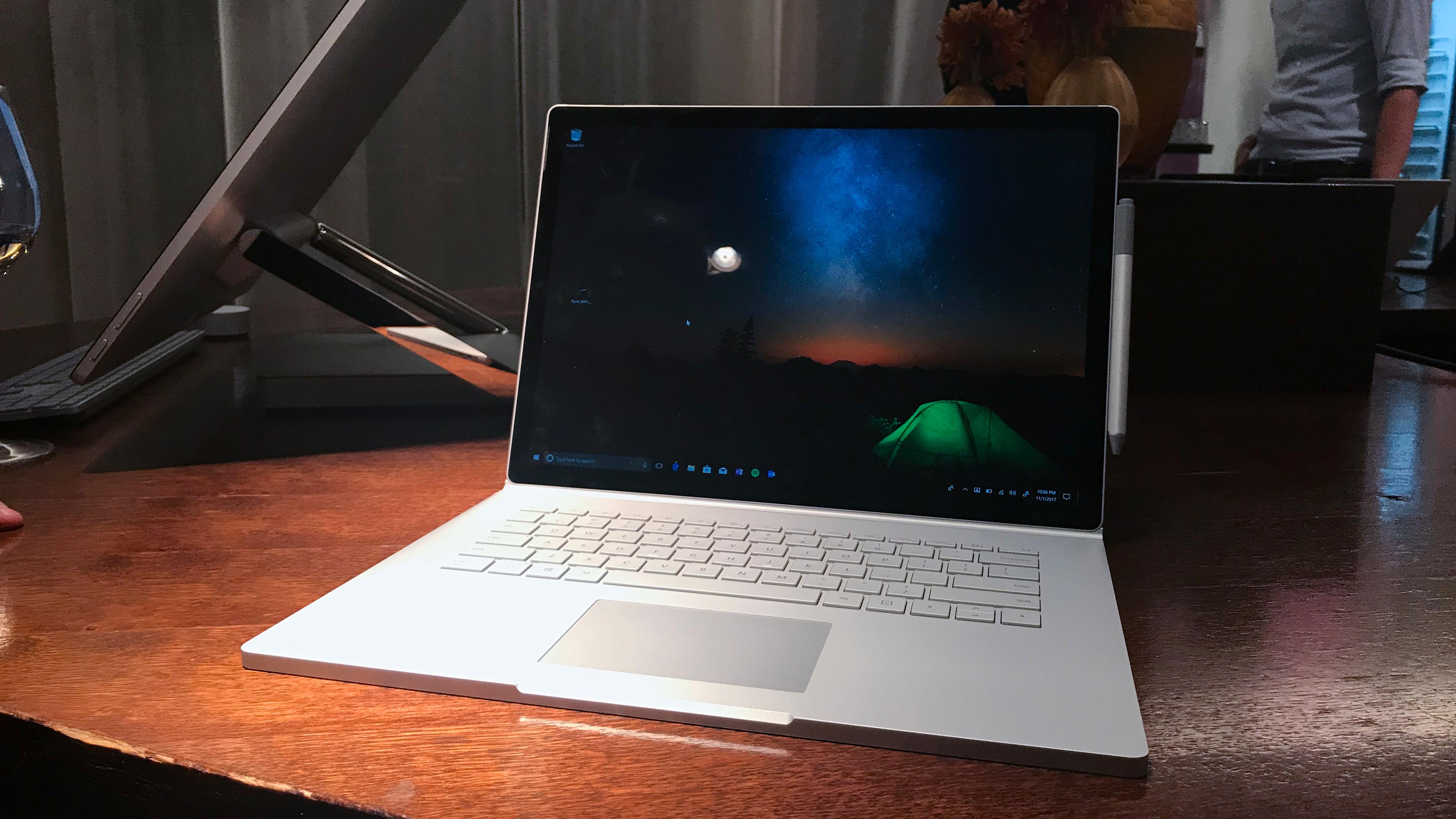 Den nye ledestjernen i Microsofts Surface-serie: Surface Book 2 i 15-tommer.