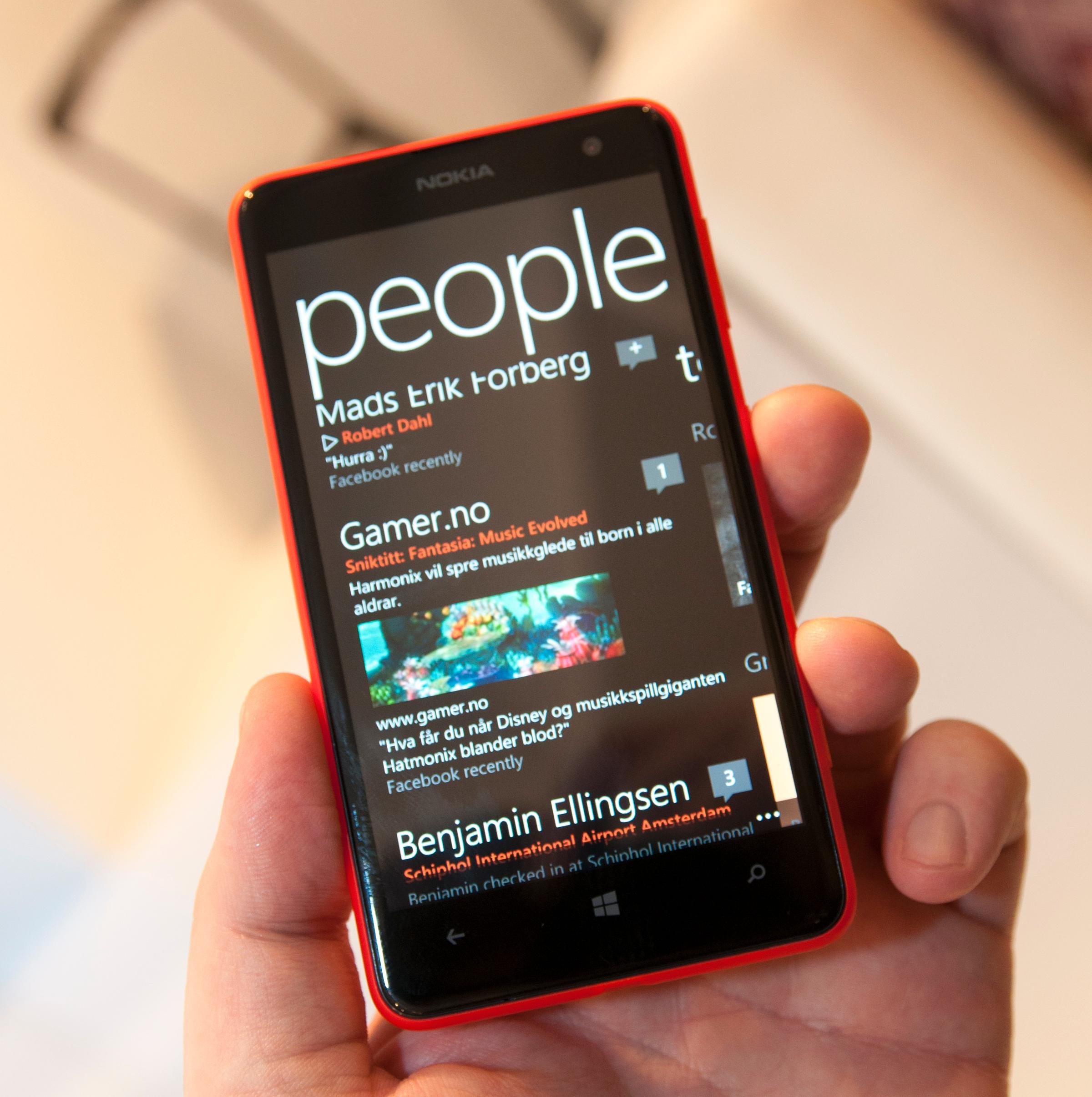 Som alle Windows-telefoner er Lumia 625 tungt integrert i sosiale medier.Foto: Finn Jarle Kvalheim, Amobil.no