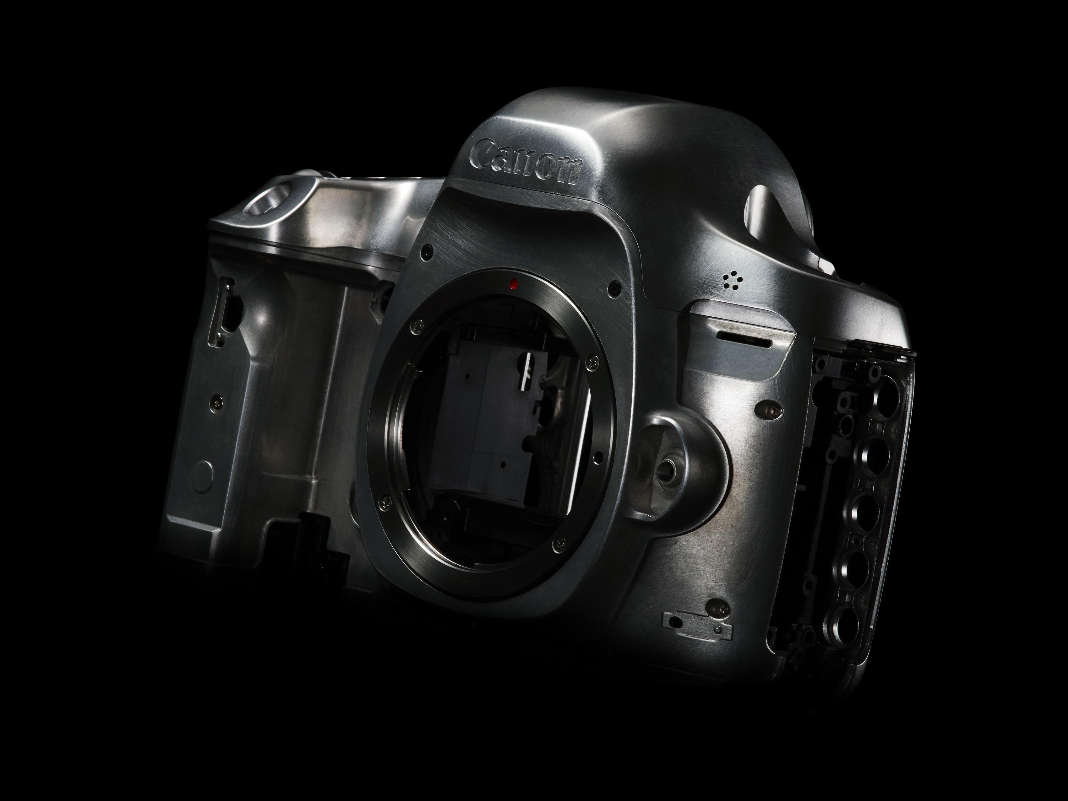 Skjøtene på kamerakroppen, og dermed også værtettingen, skal være forbedret siden 5D Mark III. Foto: Canon