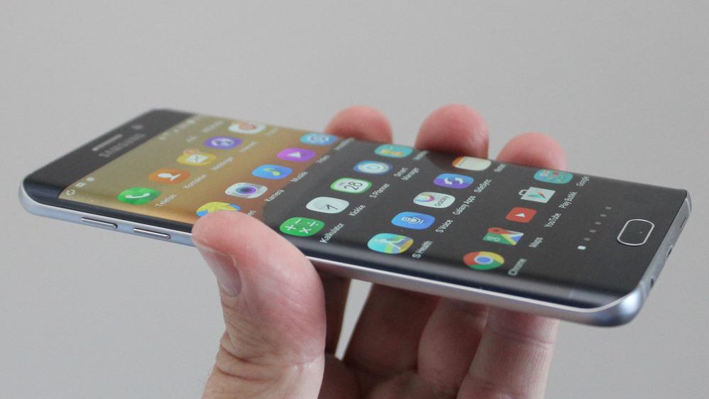 Galaxy S6 Edge+ er en av de aller første Samsung-mobilene til å få Android 6.0-oppdateringen. Foto: Espen Irwing Swang, Tek.no