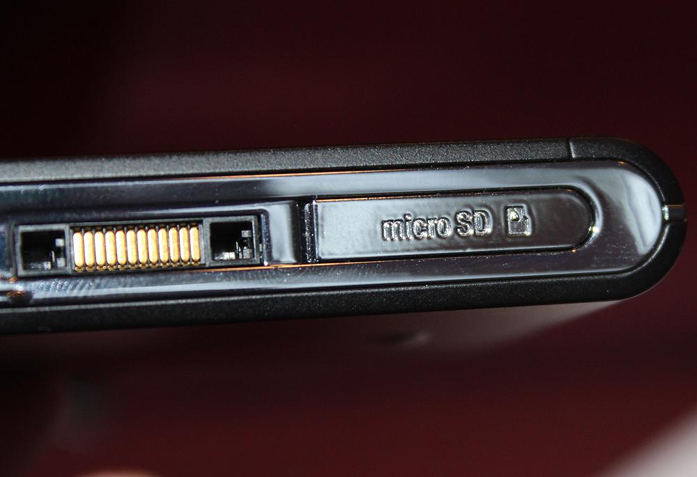 Idou bruker Micro-SD-minnekort.