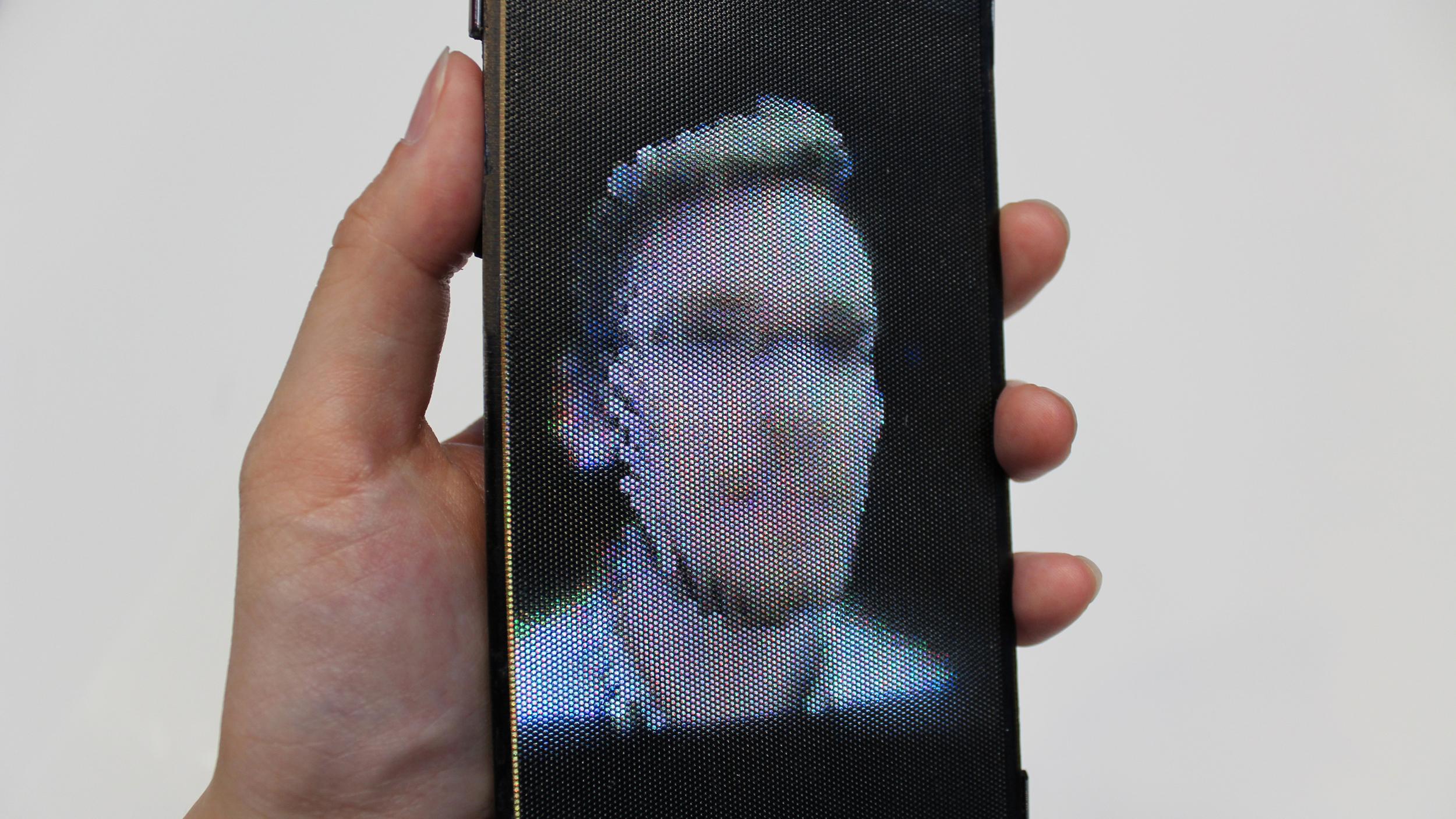 Denne mobilen kan både bøyes og vise «holografiske» 3D-bilder