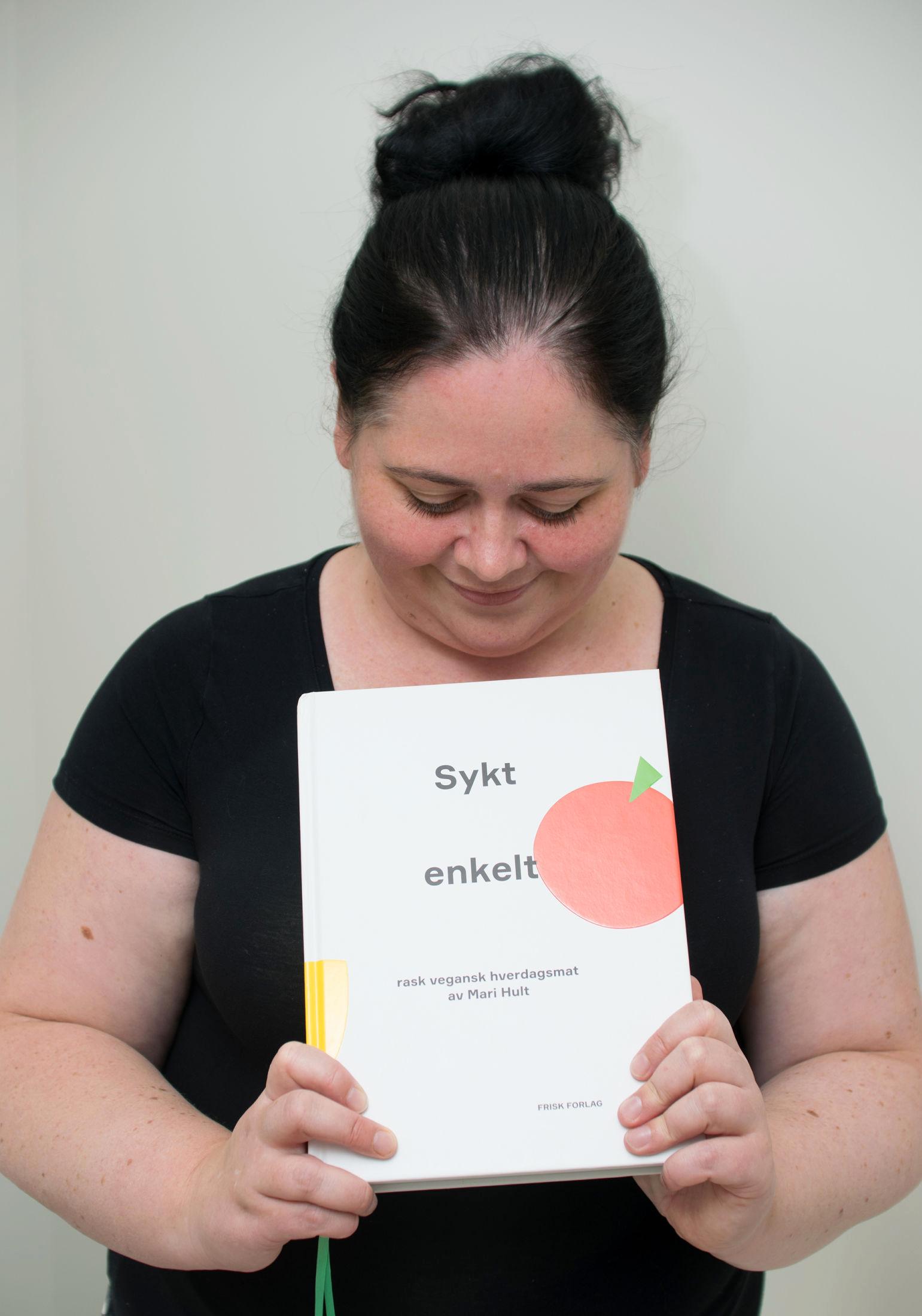 FORFATTER: 1. oktober gir Mari Hult ut sin andre veganske kokebok, «Sykt enkelt». Foto: Bjørg Hult.