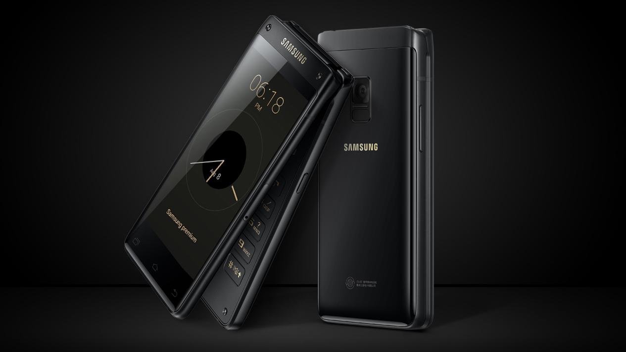 Samsung har lansert en klapptelefon i pen innpakning