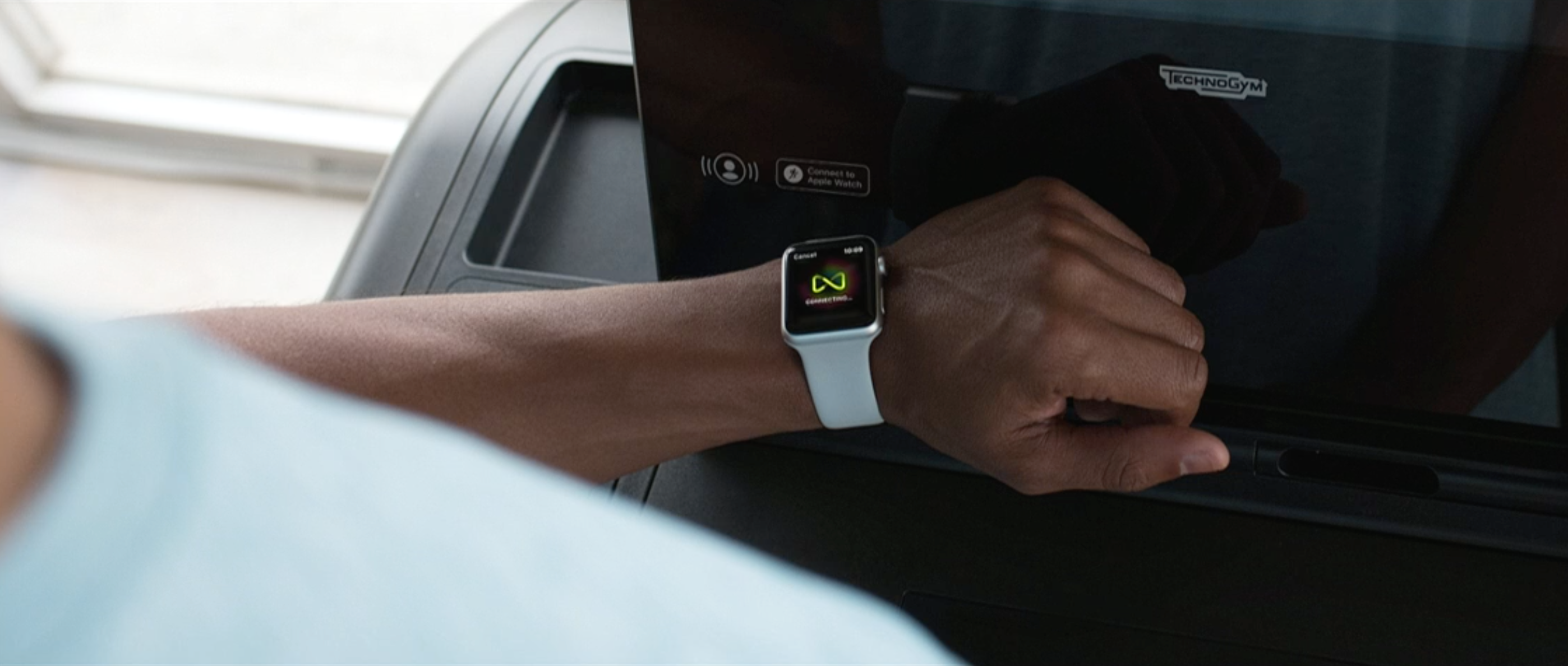 Via NFC kan du koble klokka til 80 prosent av utstyret på treningssenteret, ifølge Lynch. Bilde: Skjermdump/Apple
