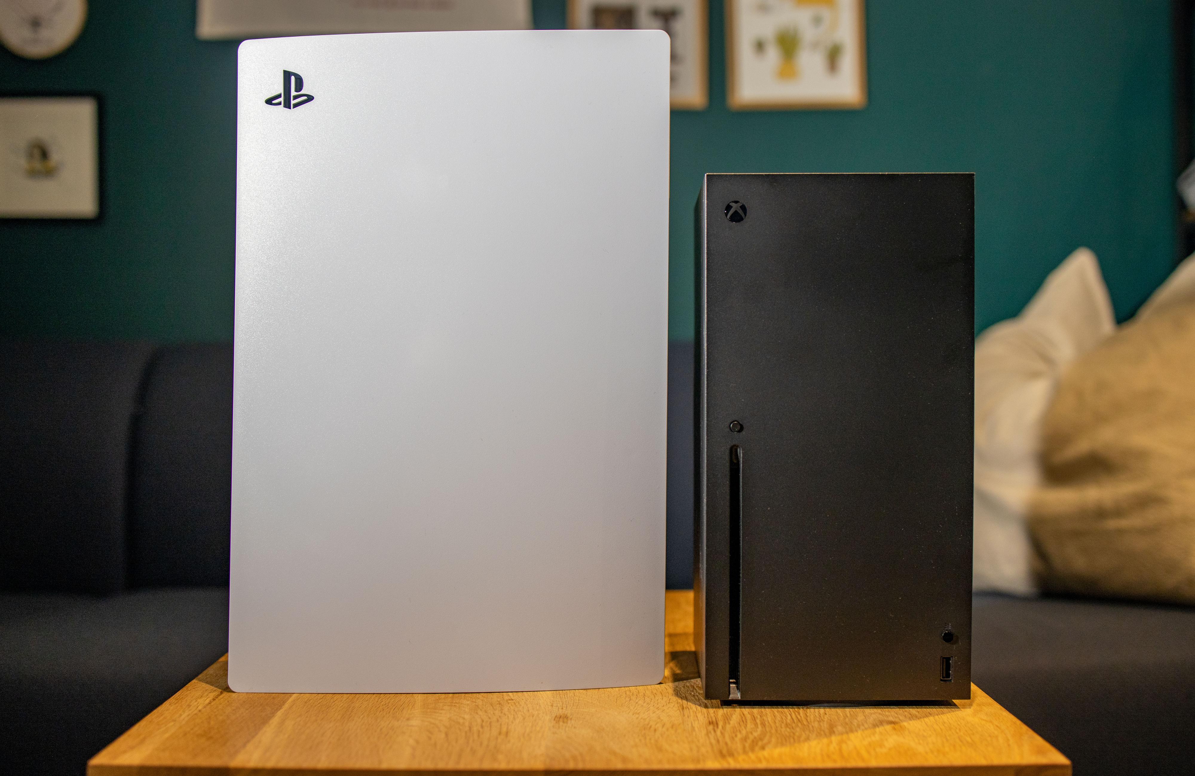 PlayStation 5 vs Xbox Series X. 
