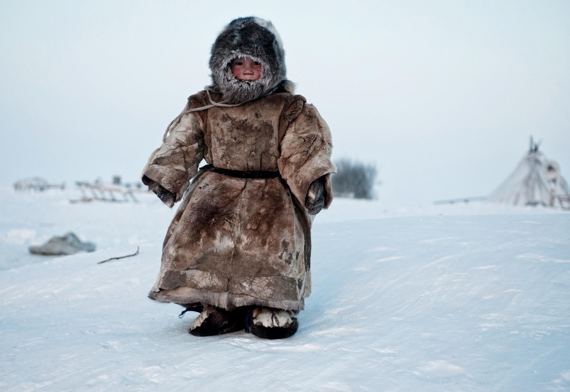 A Young Nenets boy plays in -40 degrees on Yamal in the Winter in Siberia. Foto: Simon Morris, United Kingdom, Shortlist, Smile, Open, 2015 Sony World Photography Awards