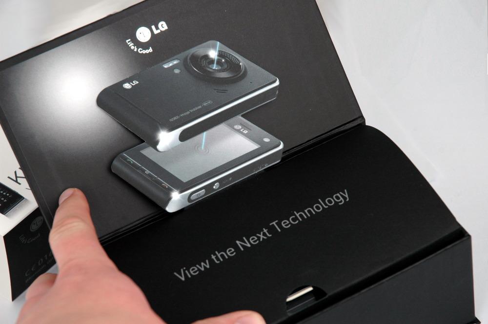 Et 3D-bilde av telefonen er bra for førsteinntrykket. (Klikk for å se flere utpakkingsbilder)