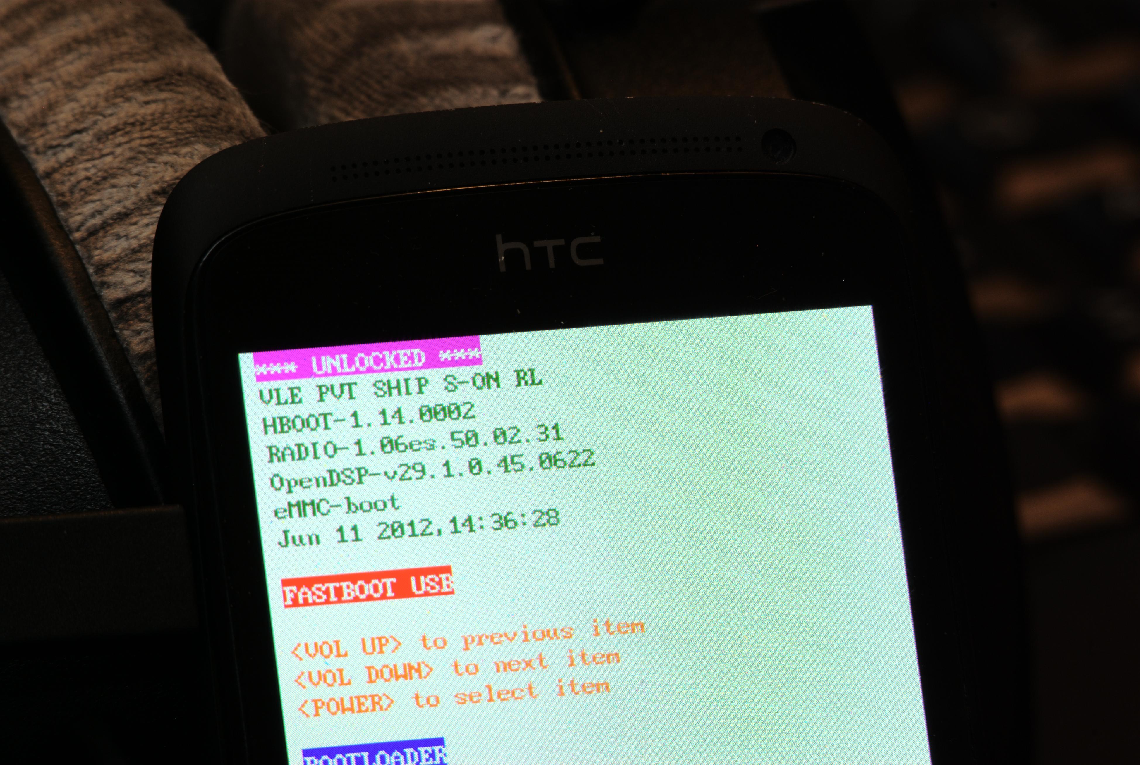 Når bootloaderen er låst opp i HTC One S, står det "UNLOCKED" øverst.Foto: Einar Eriksen
