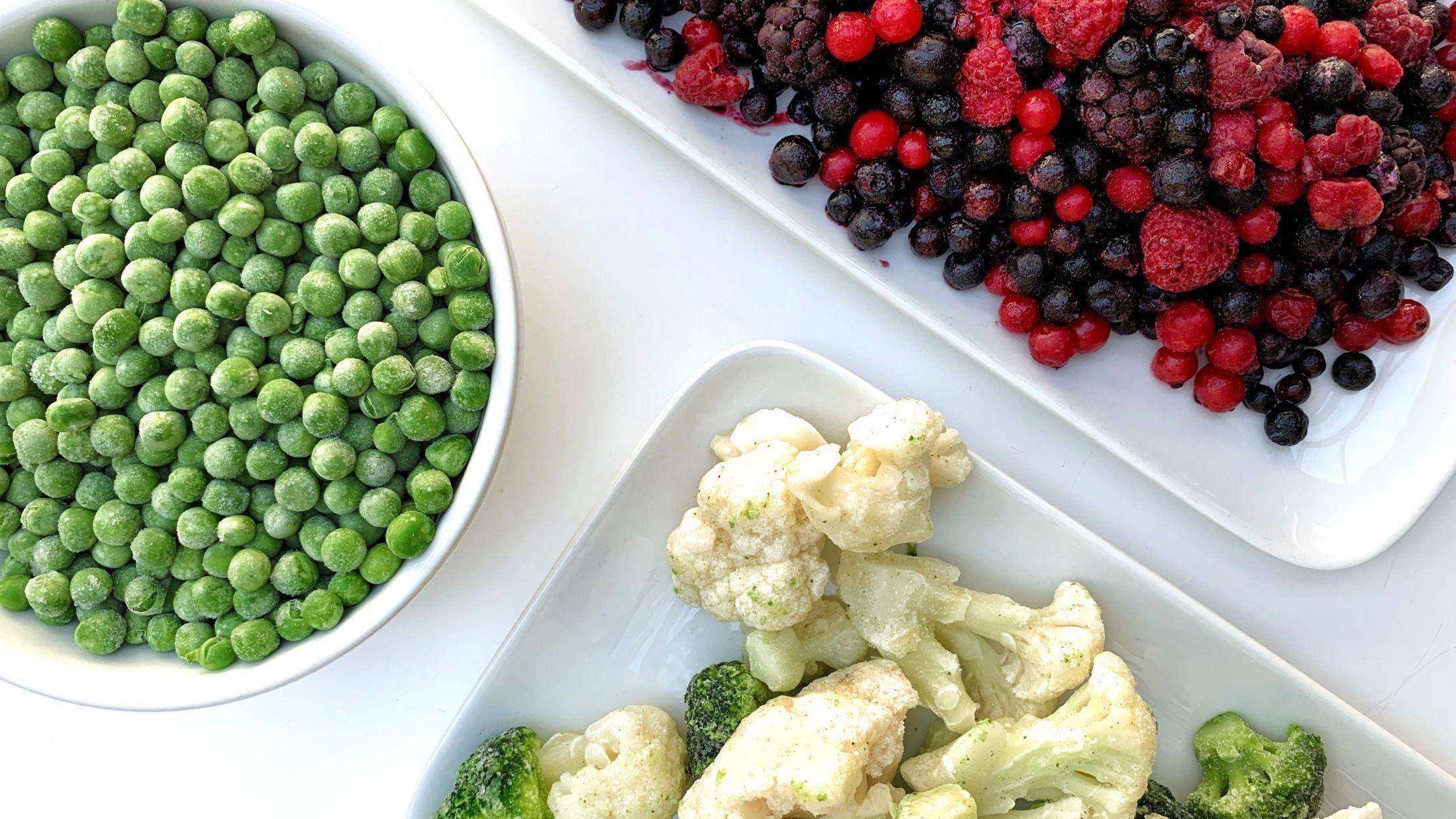 GODT FRYST: Erter, bær og grønnsaker som blomkål og brokkoli. Dette er noen av varene kokkene mener du kan velge i frysedisken. Foto: Tjodunn Dyrnes/VG