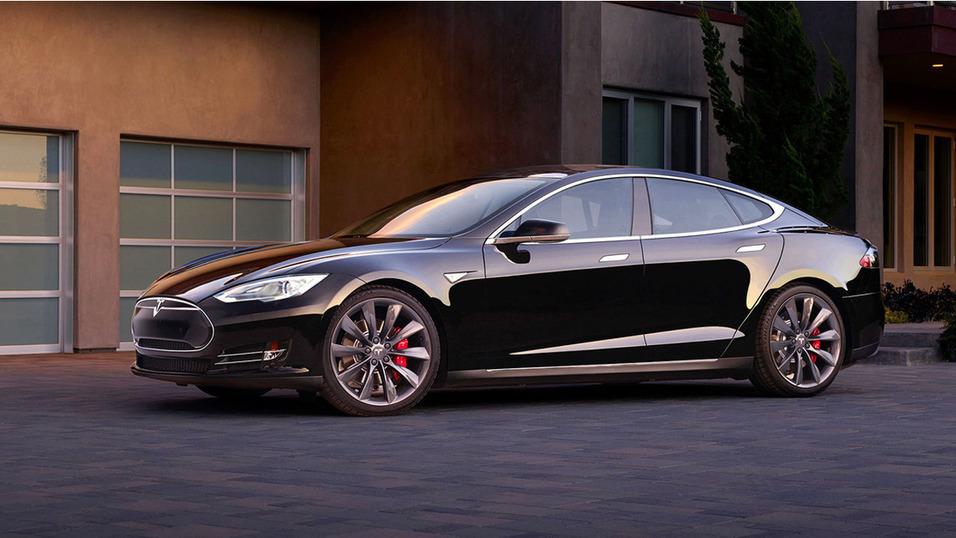 Model S fikk for ikke lenge siden en ny modus med det morsomme navnet «Ludicrous Mode». Eller på godt norsk: «Helt tullete kraftig-modus». Foto: Tesla Motors