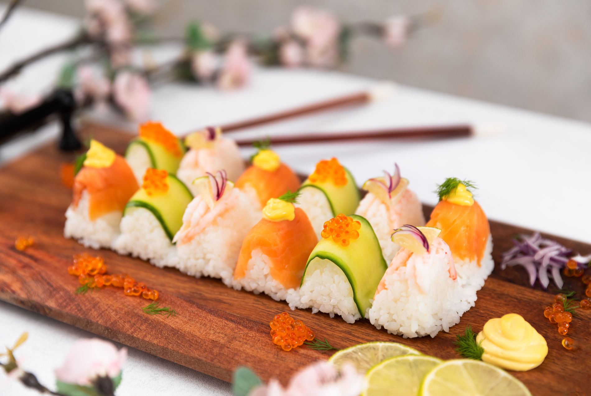 Hemgjord sushi i isform