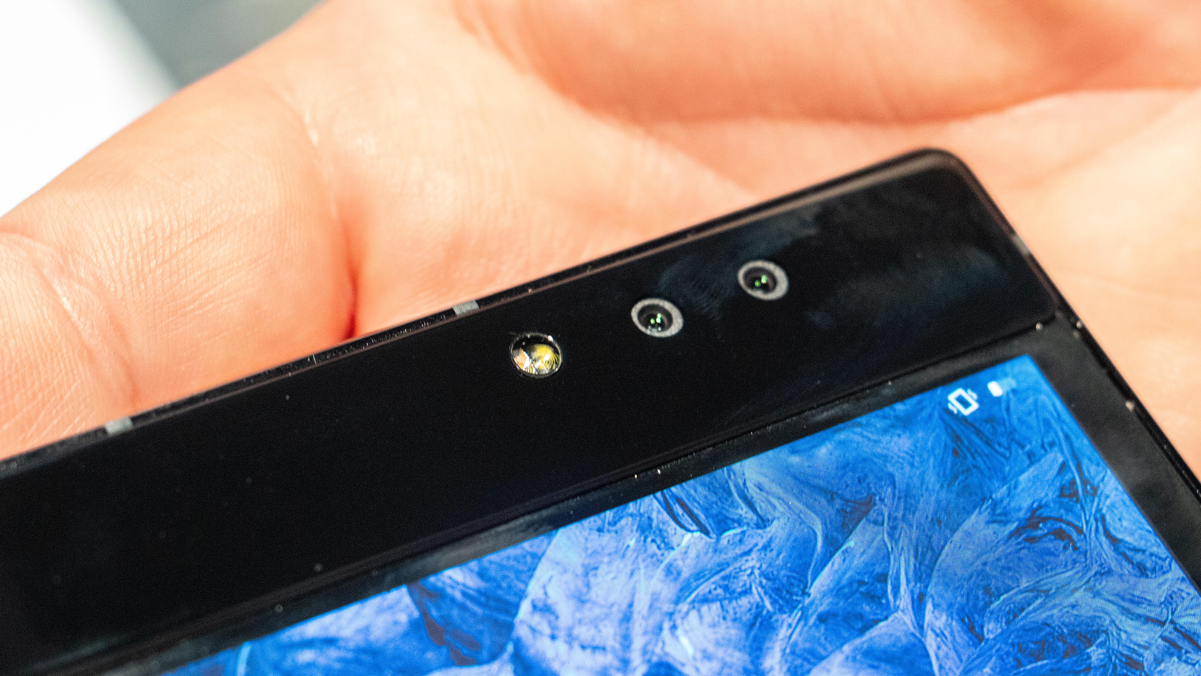 Front- og bakkameraer er en saga blott når telefonen blir bøyelig. FlexPai har to sensorer på henholdsvis 16 og 20 megapiksler.