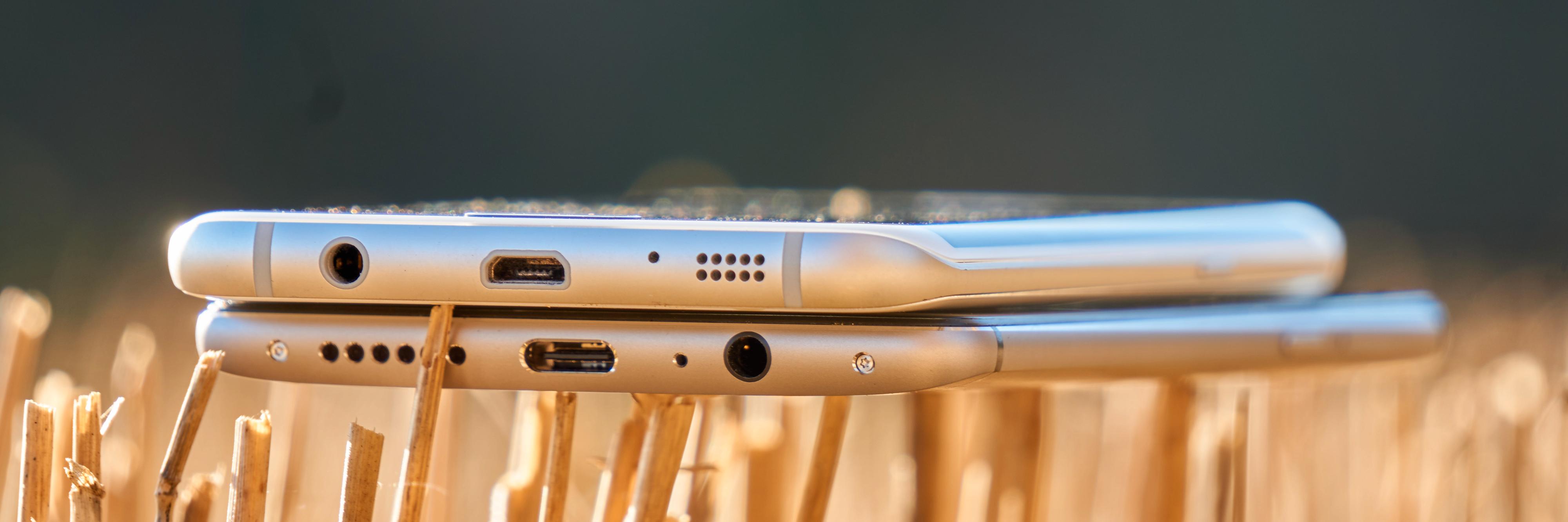 De enslige høyttalerne i både S7 Edge (øverst) og OnePlus 3 spiller bra.