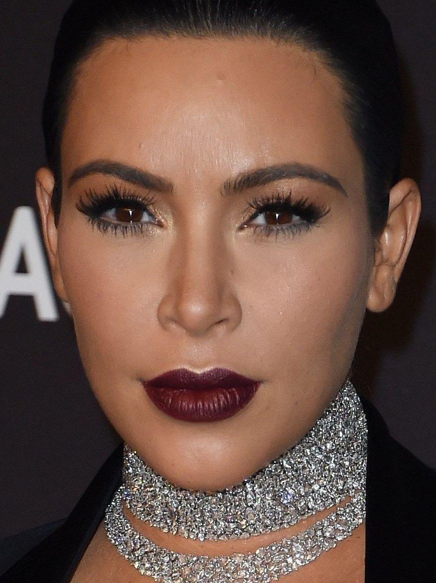TOO MUCH: Kim Kardashian har inspirert tusenvis av følgere med sine sminkelooks. I høst er imidlertid naturlig noe av det mest trendy du kan velge. Foto: Getty Images