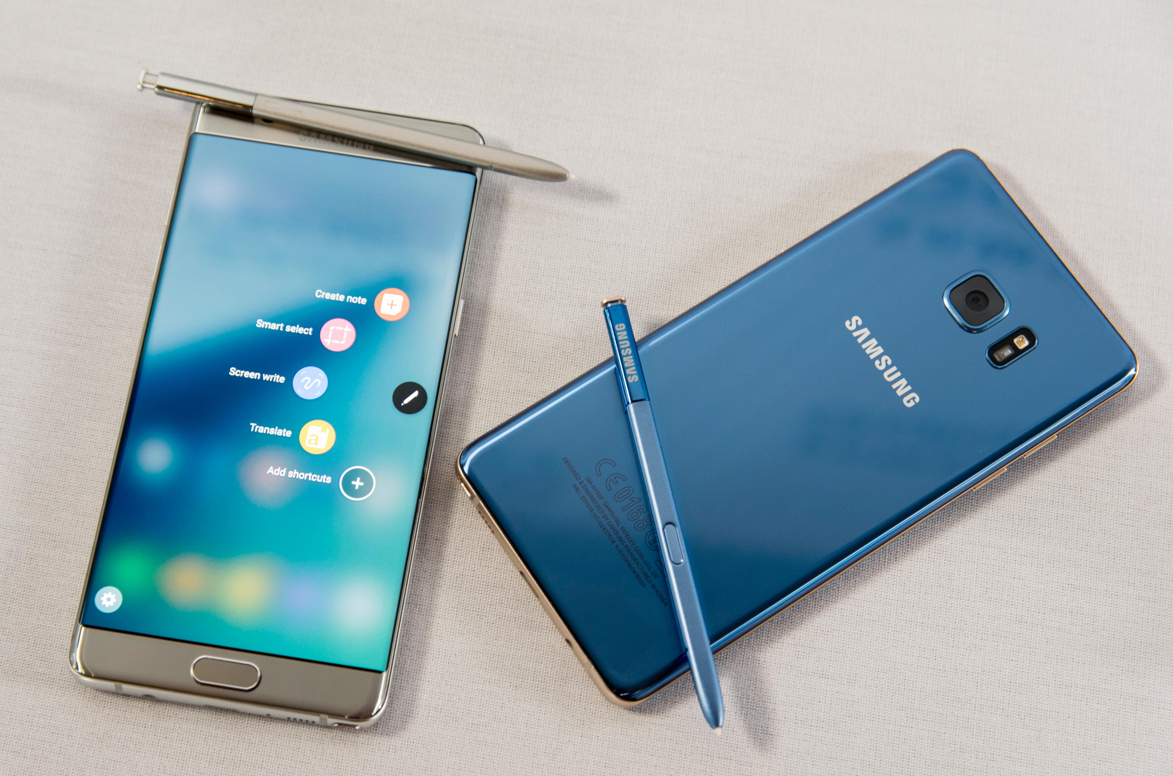 Sølv og korallblå er to av variantene Galaxy Note 7 kommer i.