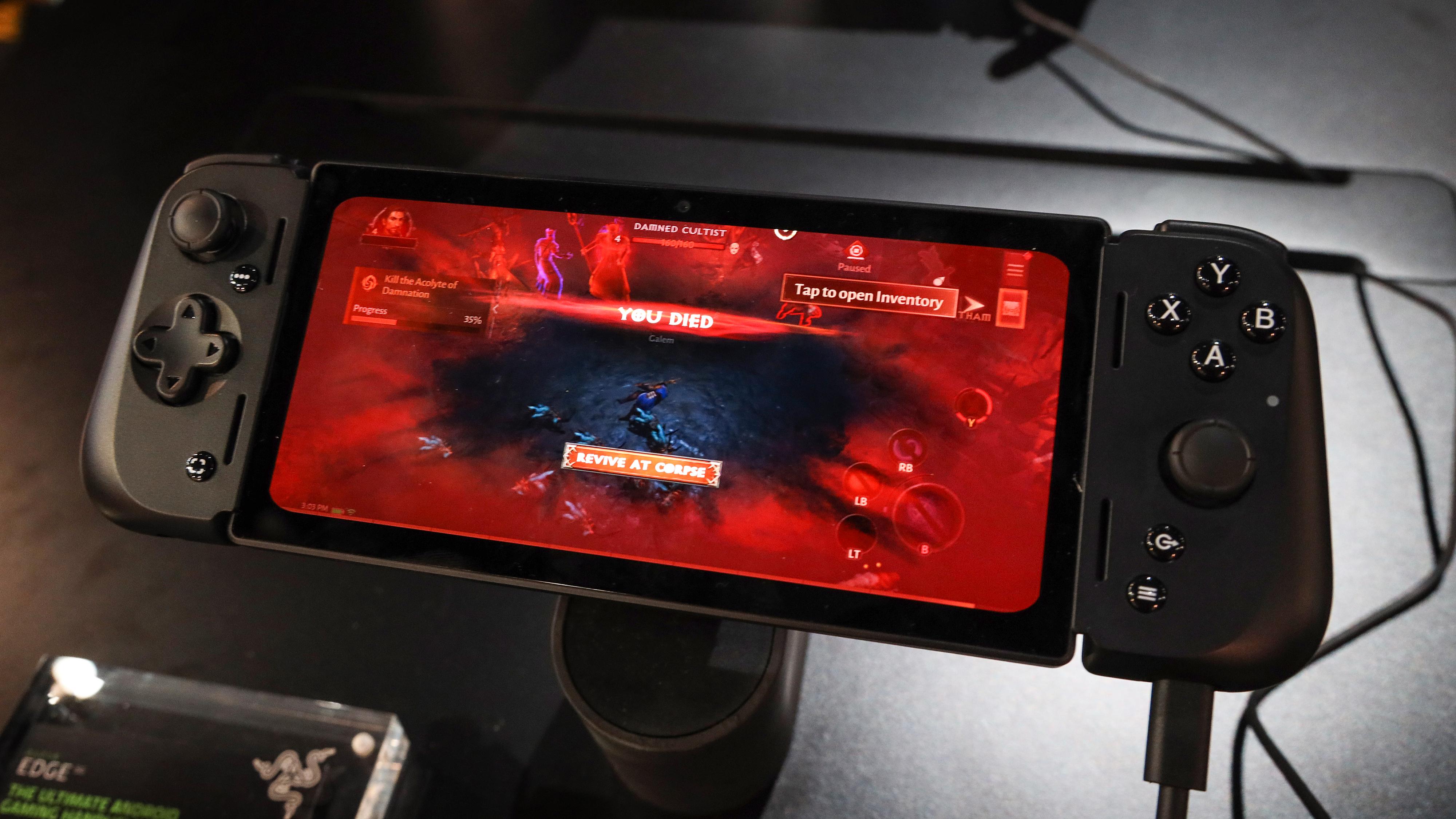 Diablo Immortal, som er utviklet for mobil, kjører i fullskjerm på Razer Edge. 