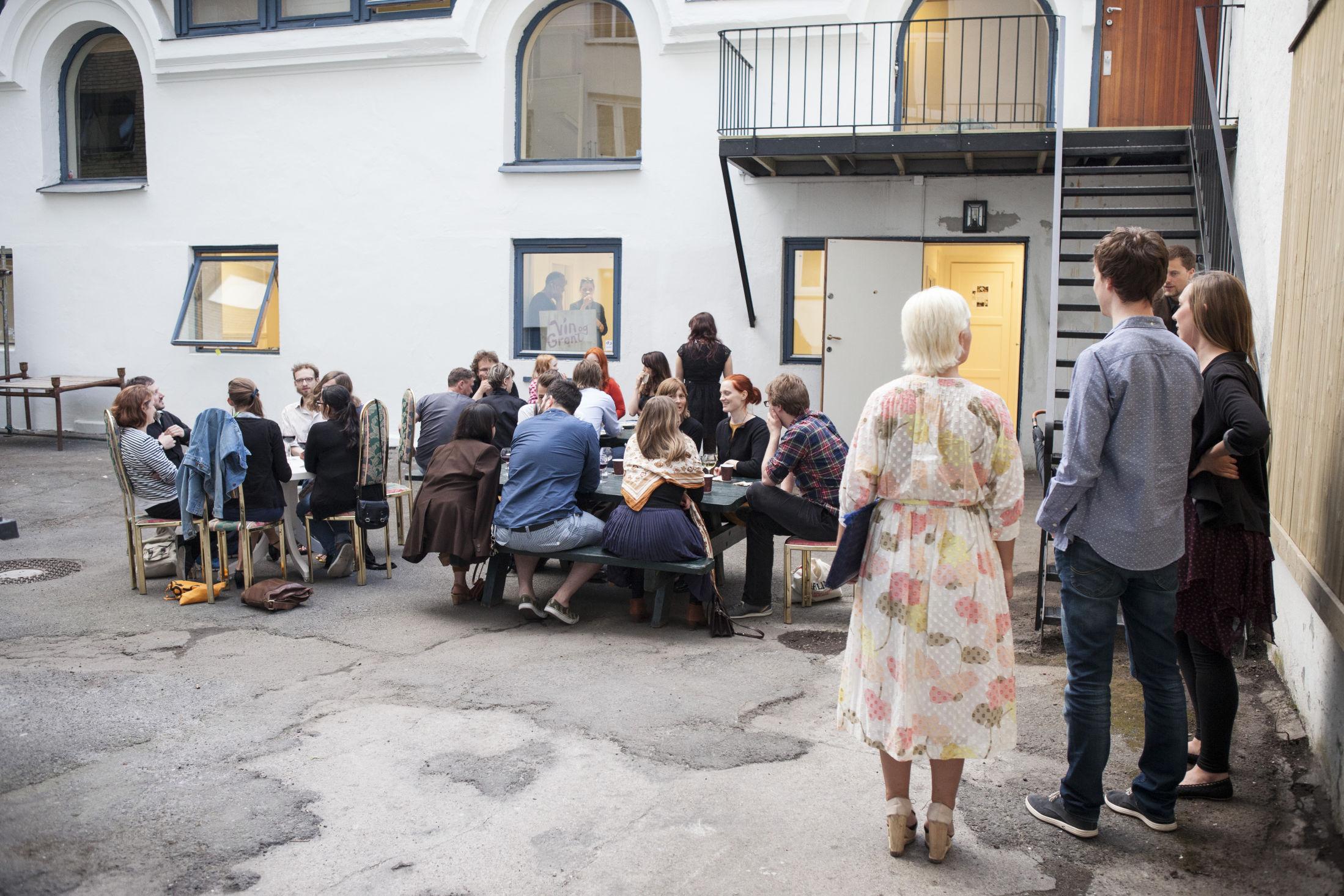 POPULÆRT: En kan helt enkelt sette opp en restaurant i bakgården for en dag. Her fra pop up-restauranten Vin og grønt i mai 2013. Foto: Alex Asensi